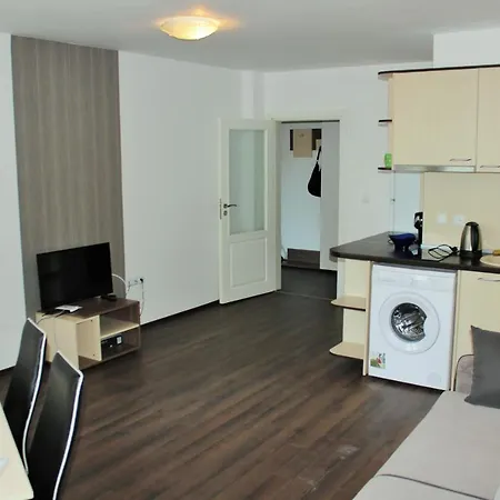 лаура Apartment *